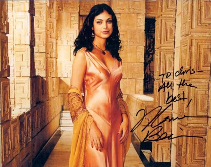 Morena Baccarin autograph