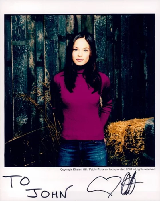 Kristin Kreuk autograph