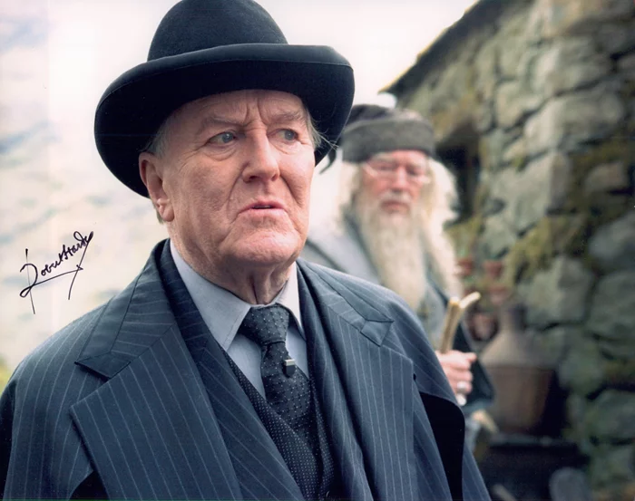 Robert Hardy autograph