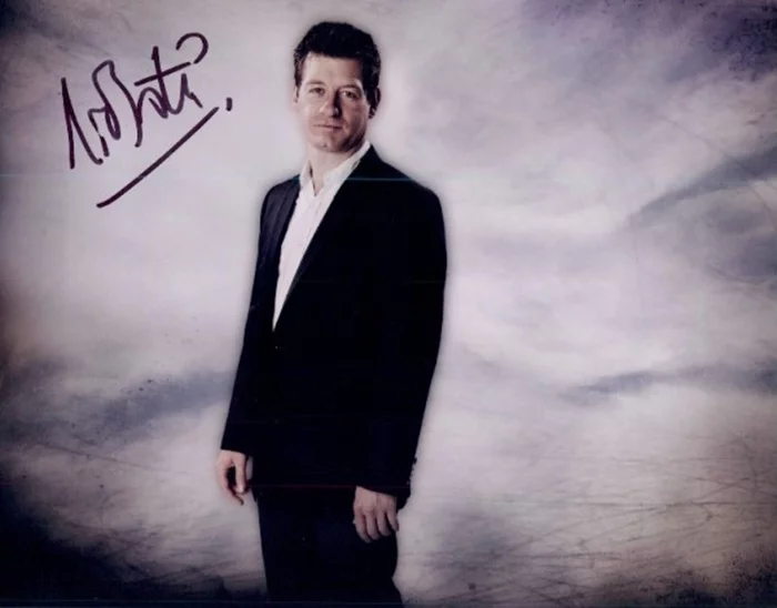 Nicholas  Bishop autograph