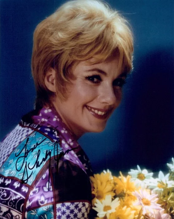 Shirley Jones autograph