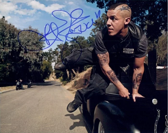 Theo Rossi autograph