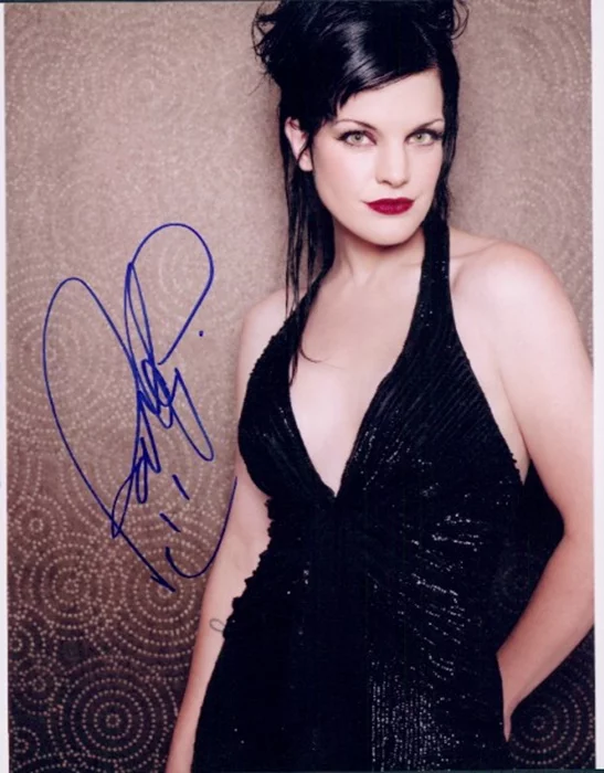 Pauley Perrette autograph
