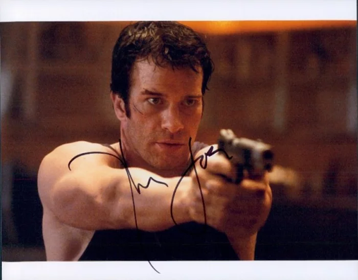 Thomas Jane autograph