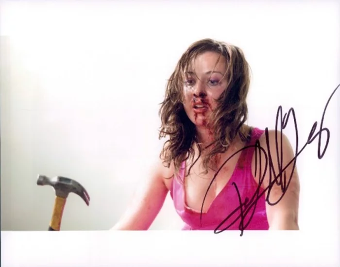 Robin  McLeavy autograph