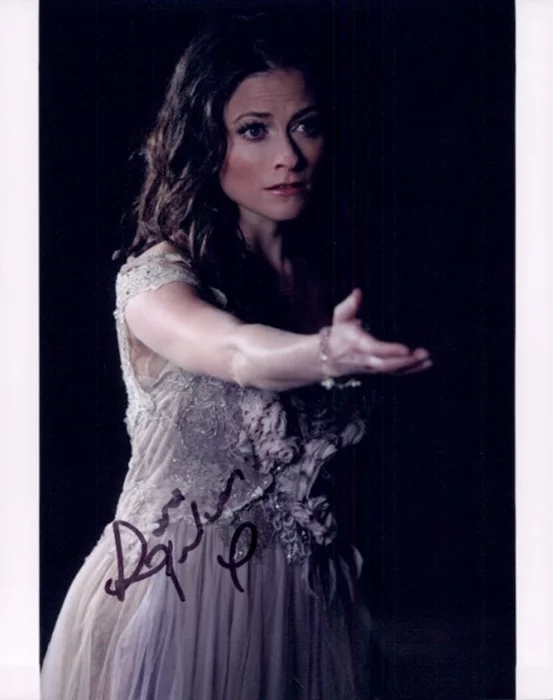 Lara Pulver autograph