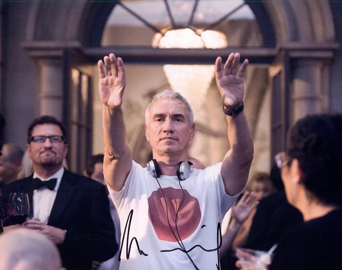 Roland Emmerich autograph