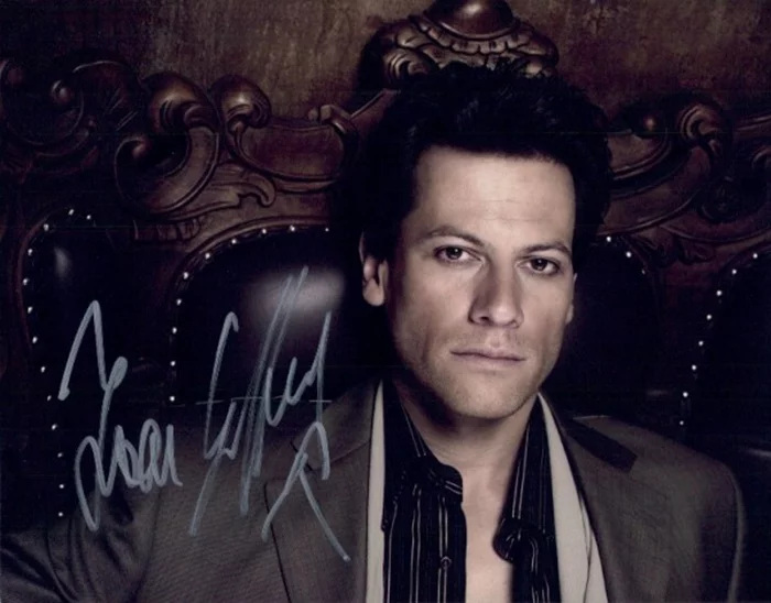 Ioan Gruffudd autograph