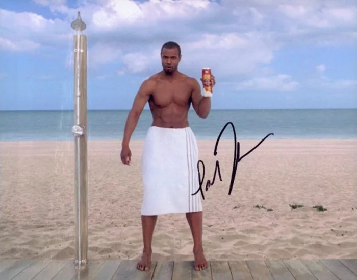 Isaiah  Mustafa autograph