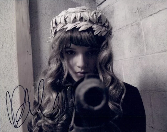 Bella Thorne autograph