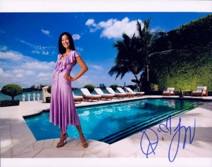 Lisa Ling autograph