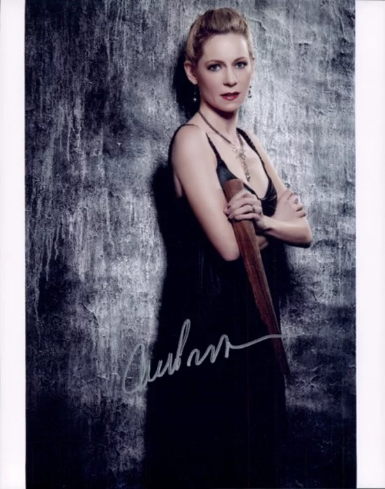 Carrie Preston autograph