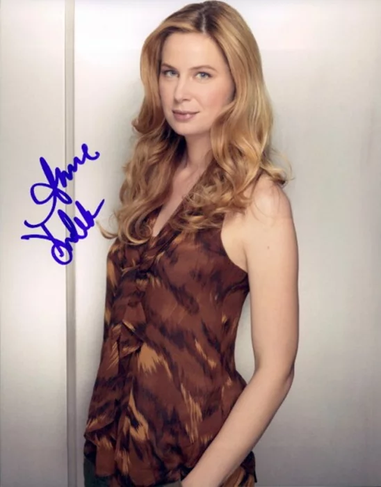 Anne Dudek autograph