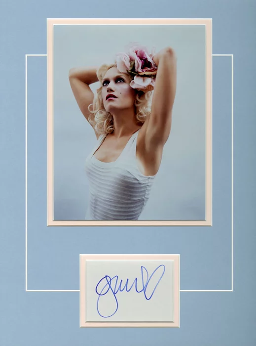 Gwen Stefani autograph