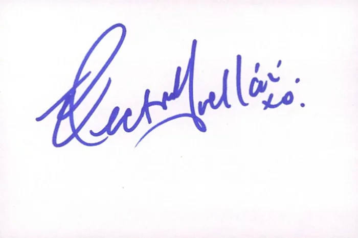 Electra Avellan autograph