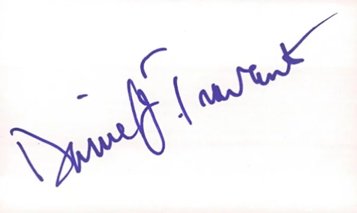 Daniel J. Travanti autograph