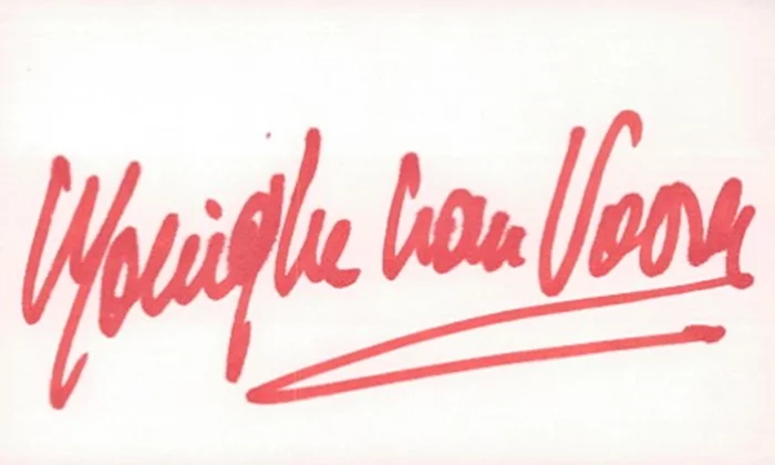 Monique Van Vooren autograph