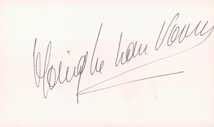 Monique Van Vooren autograph