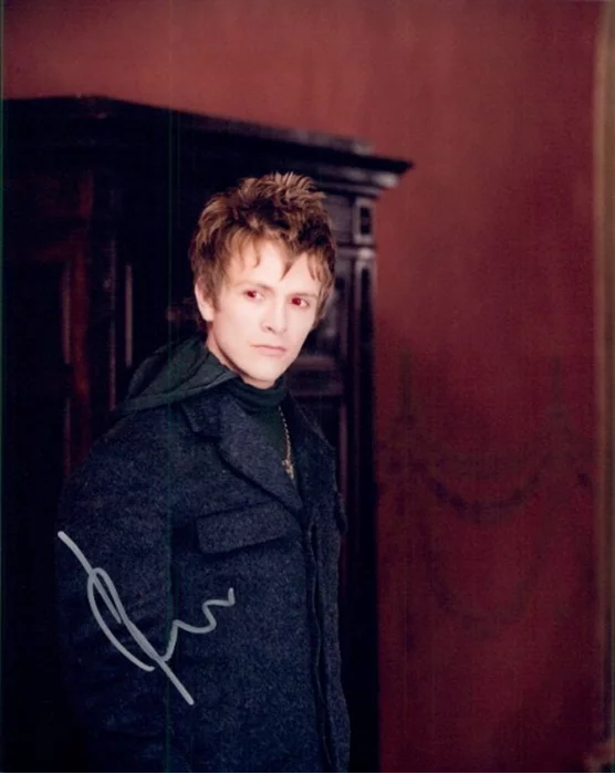 Charlie Bewley autograph