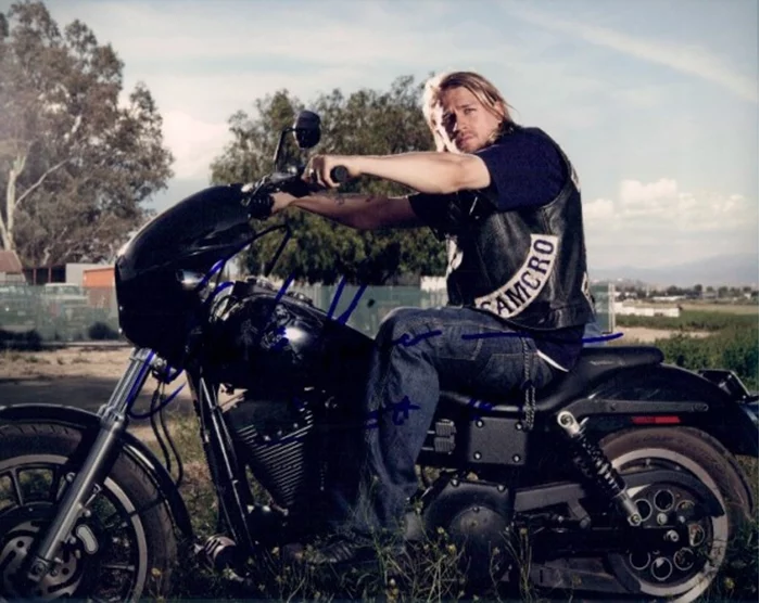 Charlie Hunnam autograph