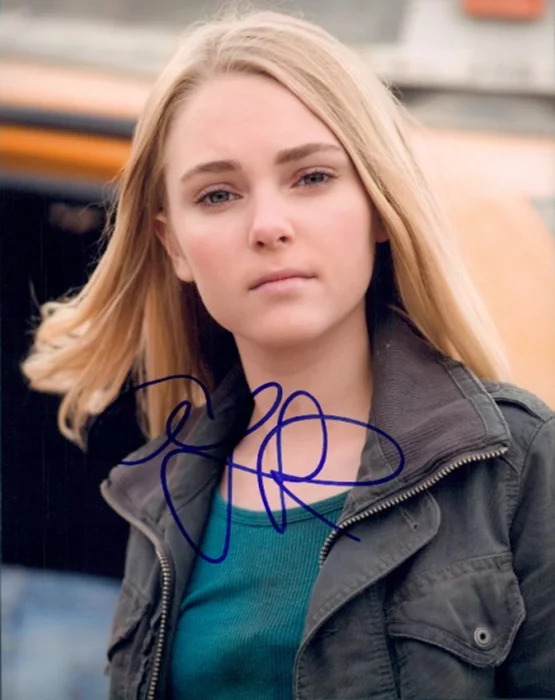 Annasophia Robb autograph