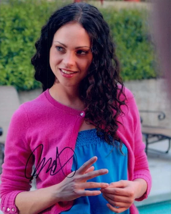 Fiona Dourif autograph