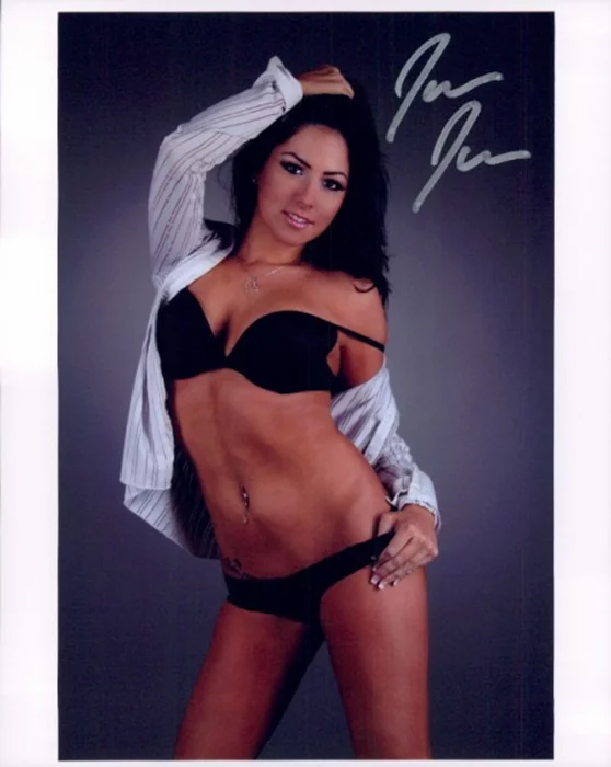 Jaelyn James autograph