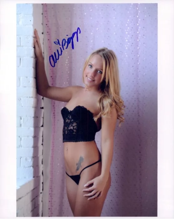 Alli Briggs autograph