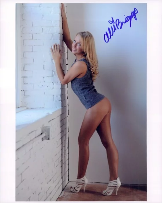Alli Briggs autograph