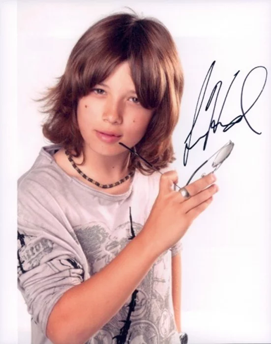 Leo Howard autograph