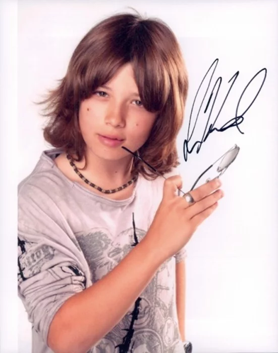 Leo Howard autograph