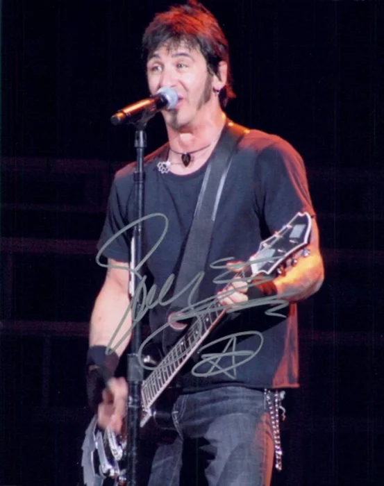 Sully Erna autograph