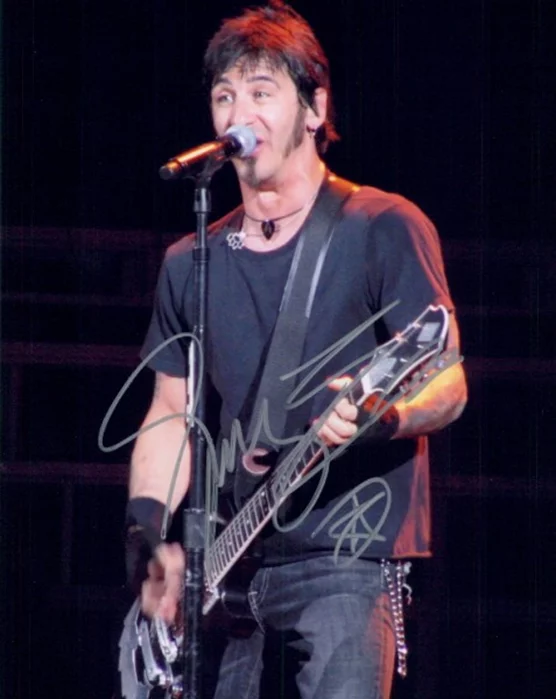 Sully Erna autograph
