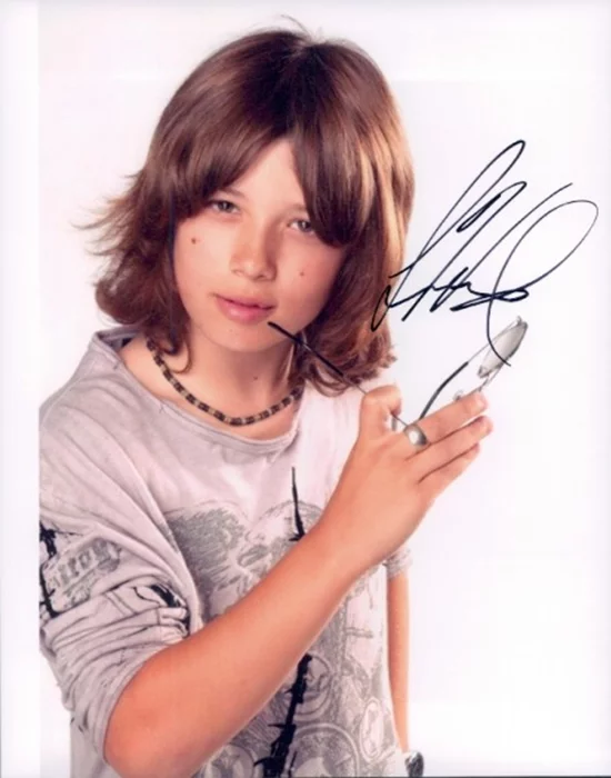 Leo Howard autograph