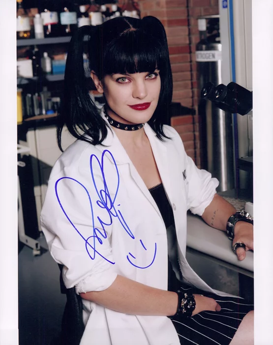 Pauley Perrette autograph