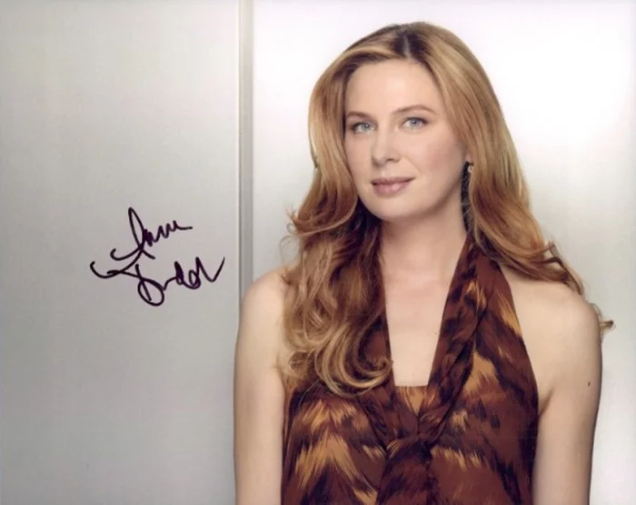 Anne Dudek autograph