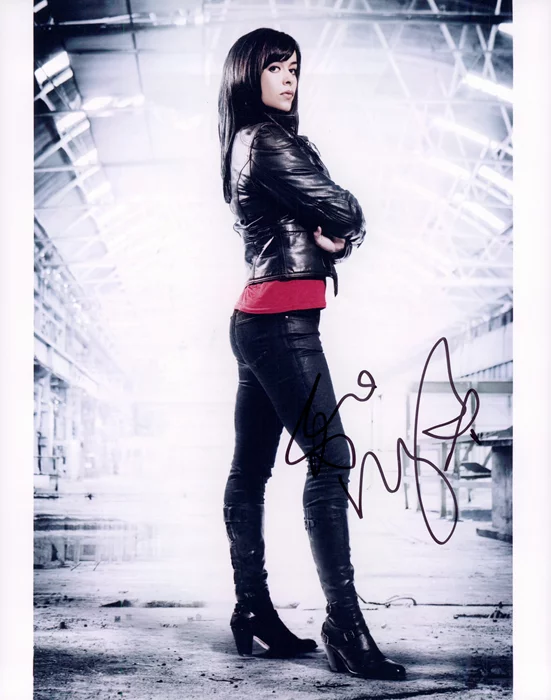 Eve Myles autograph
