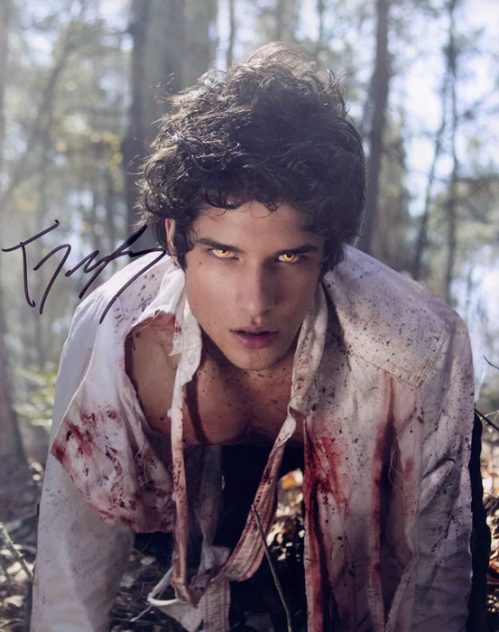 Tyler Posey autograph