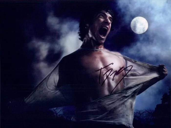 Tyler Posey autograph