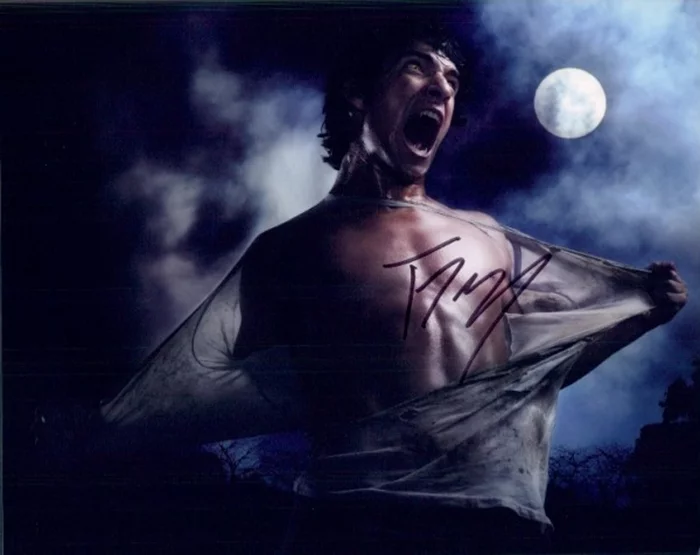 Tyler Posey autograph