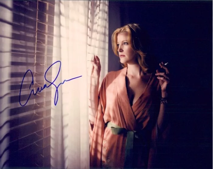 Anna Gunn autograph