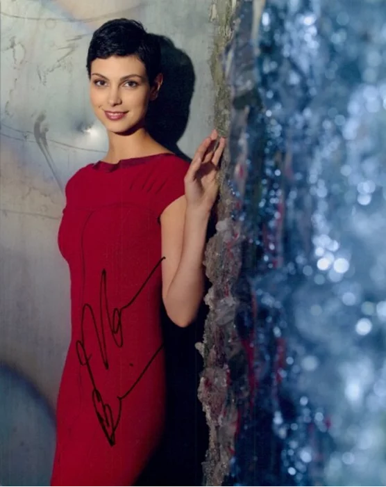 Morena Baccarin autograph