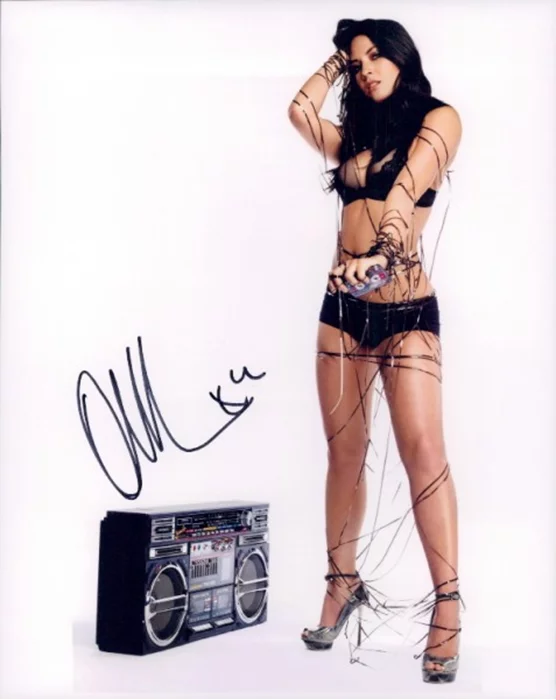 Olivia Munn autograph