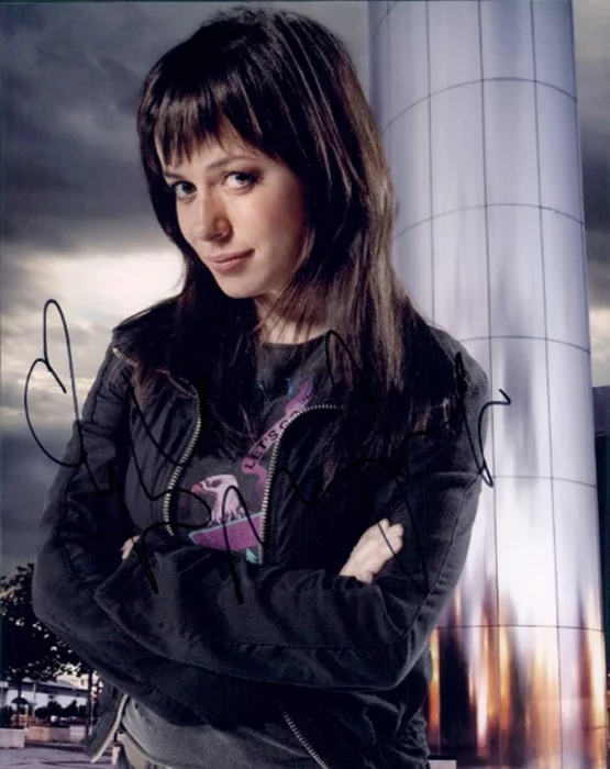 Eve Myles autograph