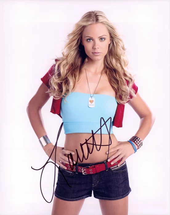 Laura Vandervoort autograph