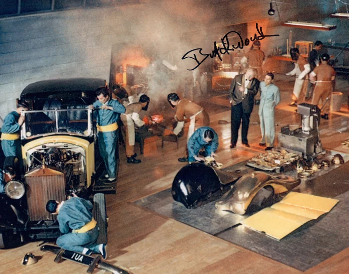 Burt Kwouk autograph