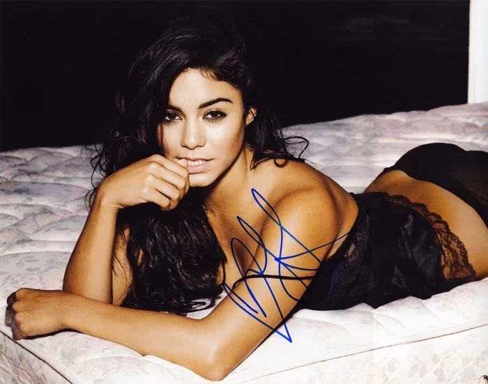 Vanessa Hudgens autograph