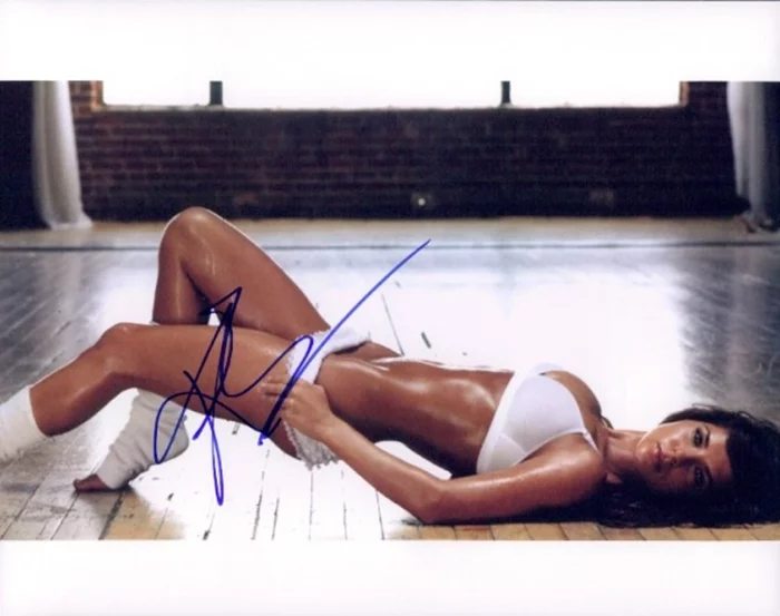 Kelly Monaco autograph