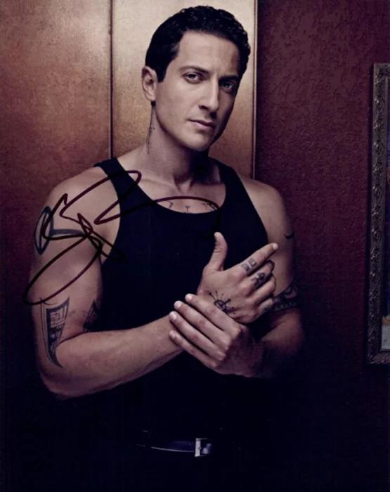 Sasha Roiz autograph