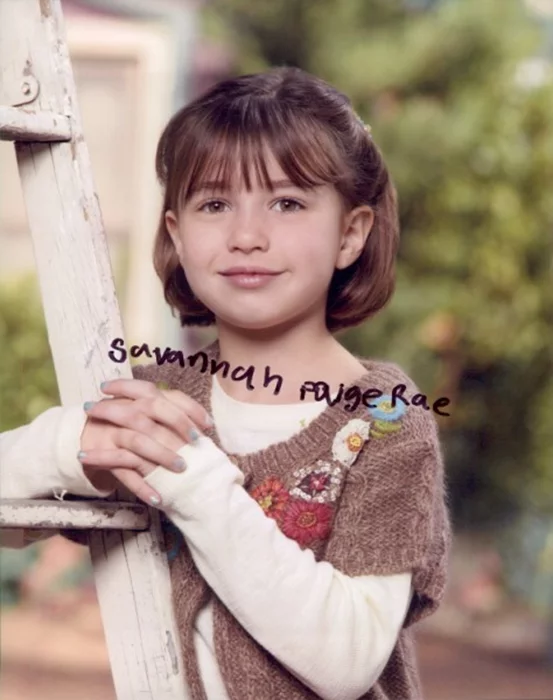 Savannah Paige Rae autograph